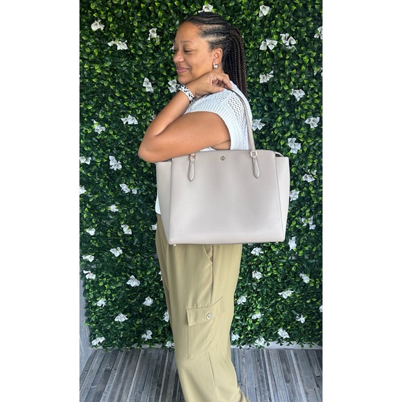 Tory Burch | Emerson large zip top tote in French gray - Picture 3 of 16